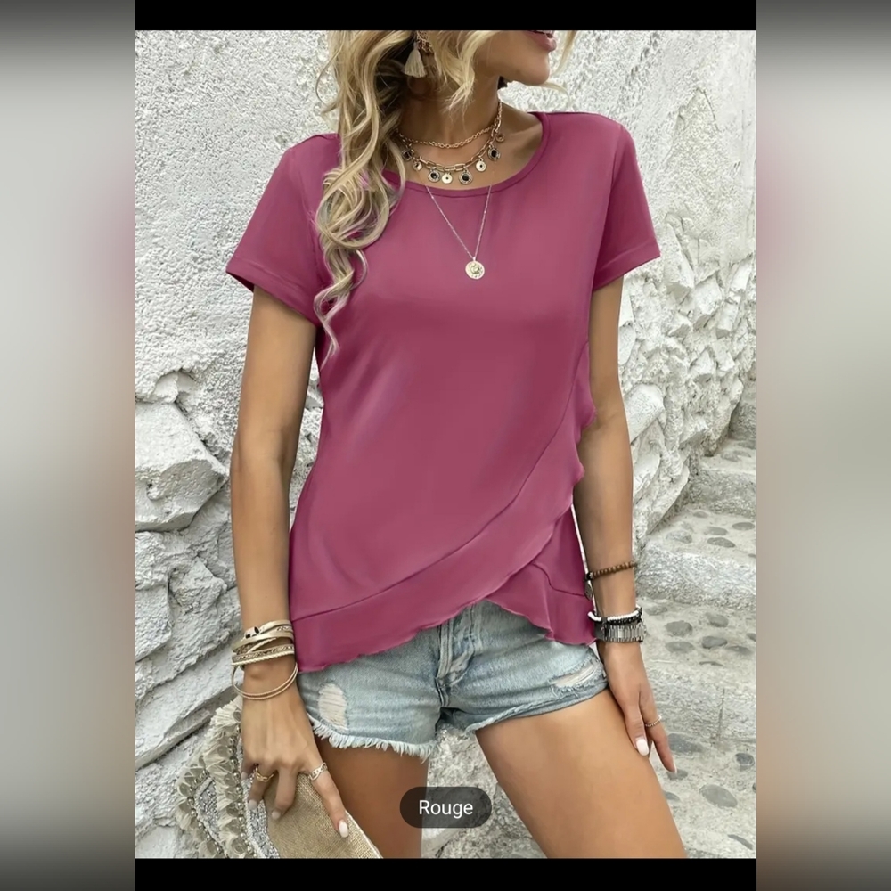 Asymmetrical Ruffle-Hem T-Shirt. Rouge. L. - Picture 4 of 10